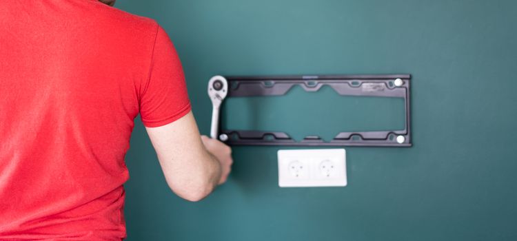 tv felszerelése falra