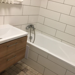 teljes fürdőszoba felújítás: kád beépítése