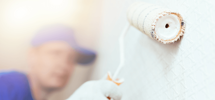 Gipszkarton javítás utolsó lépése: a festés