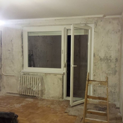 panellakás felújítás: falak a munkálatok előtt - glettelés és festés