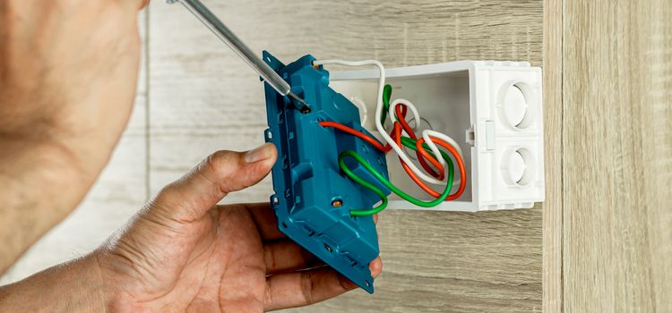 Villanykapcsoló bekötése, szükségesek a megfelelő szerszámok