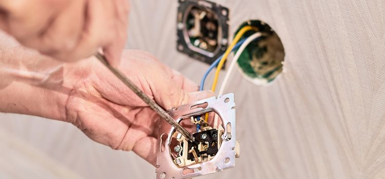 konnektor vagy villanykapcsoló bekötése Budapesten